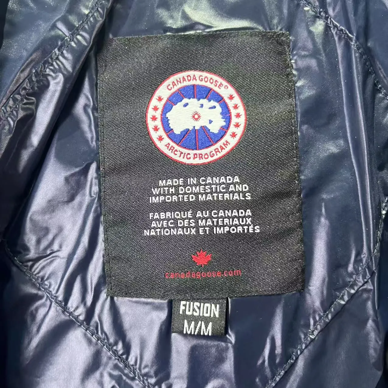 P840 𝑪𝒂𝒏𝒂𝒅𝒂 𝑮𝒐𝒐𝒔𝒆 Canada Goose 2227 Dark Blue Red Label Down Jacket Lightweight Canada Goose Crofton Series Crofton Series Ski Season Logo Solid Color Glossy Hooded Waterproof Windproof Ultra Light Down Jacket Men's Style: Dark Blue Red Label s-xxl